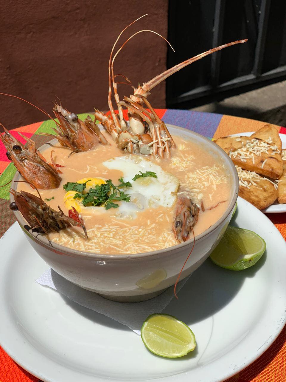 Mariscada con camarones y langosta en Sopón Zacamil